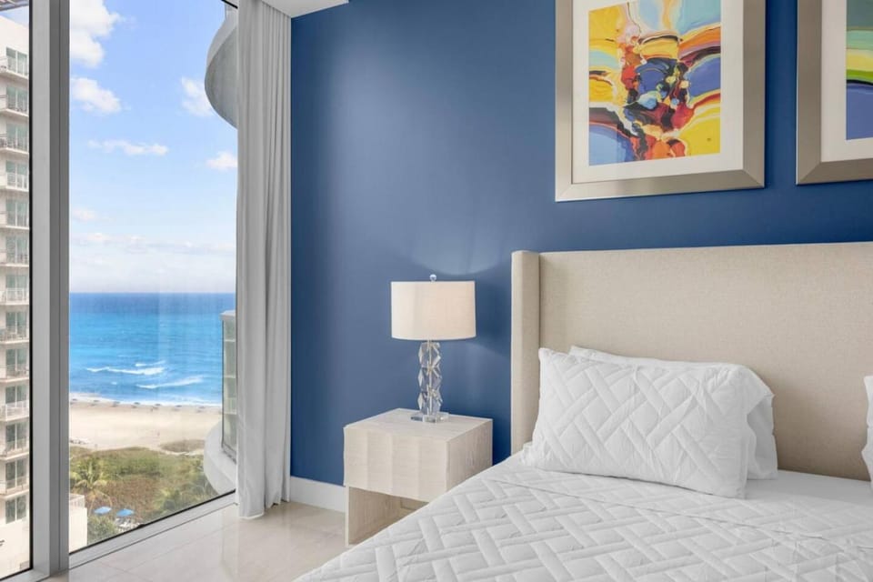 2BR 2.5 BA lux condo with panoramic views at Amrit Apartment in Riviera Beach