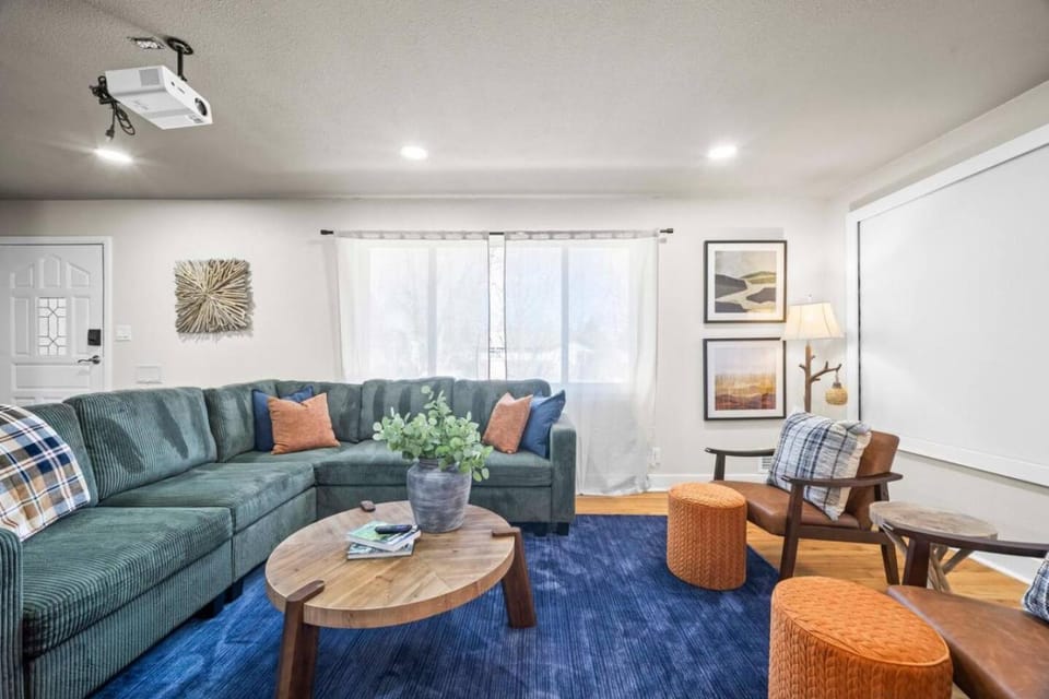The Peakline Lodge with Gym, Hot Tub, Game Room House in Northglenn