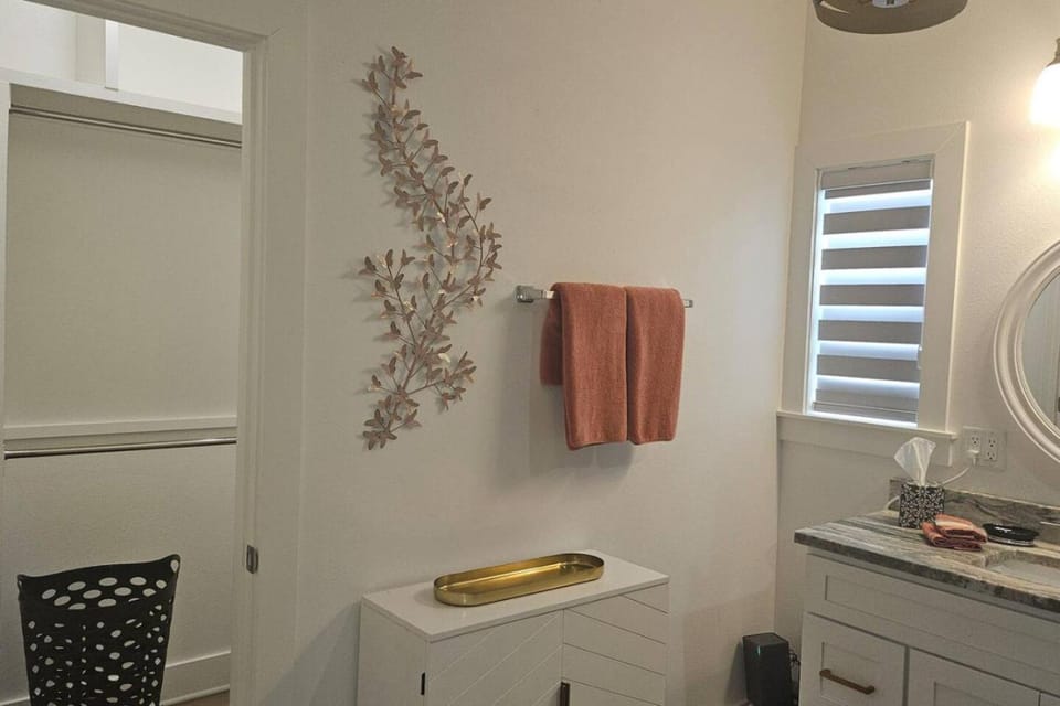 Bathroom, towels