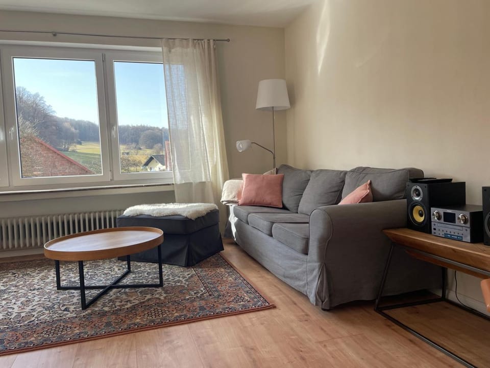 Living room, Seating area, internet