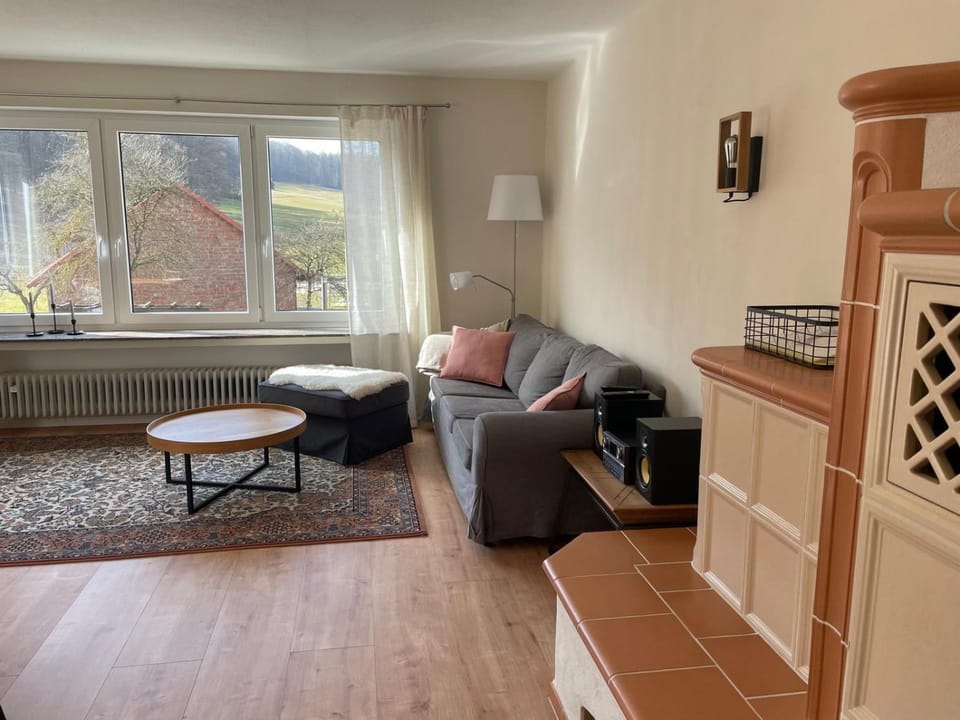 Living room, Seating area, internet