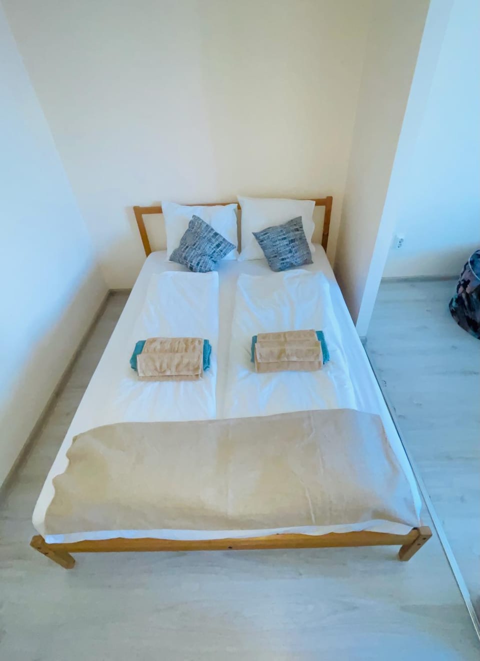 Bed, Living room, Photo of the whole room, Bedroom, towels