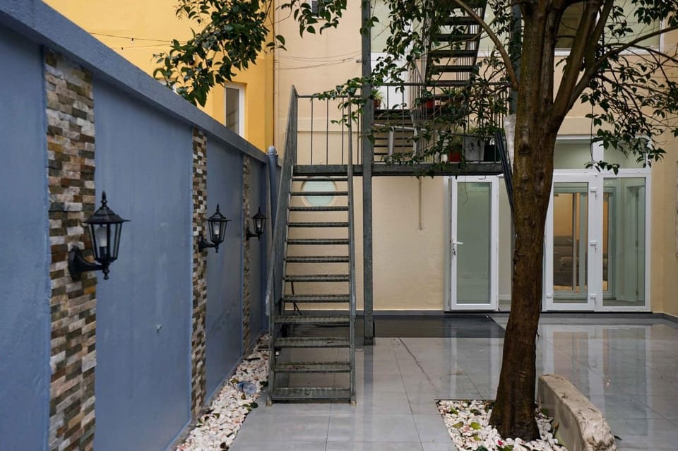 Horse-riding, Balcony/Terrace
