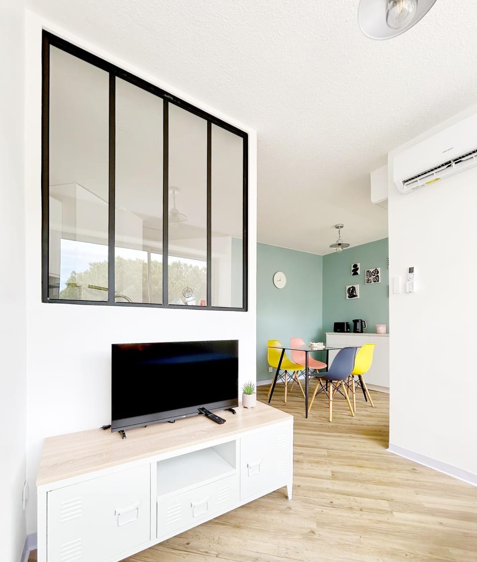 Communal lounge/ TV room, Dining area
