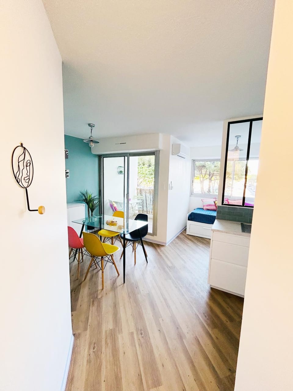 Seating area, Dining area