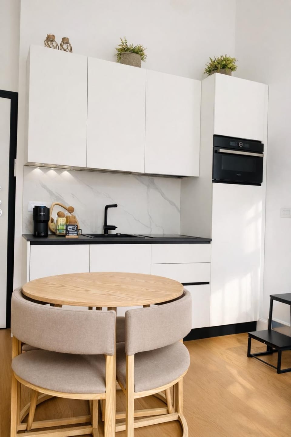 Kitchen or kitchenette, Dining area, dishwasher, minibar, oven, stove