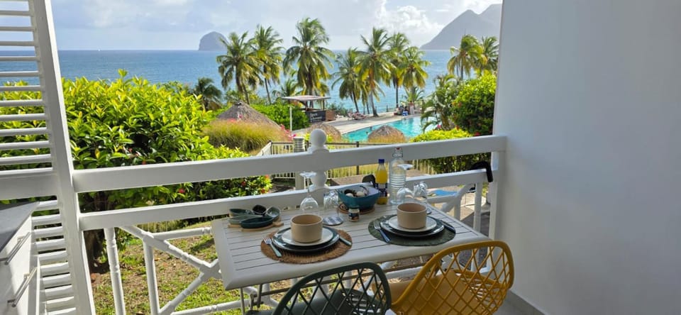 Balcony/Terrace, Dining area, Mountain view, Pool view, Sea view