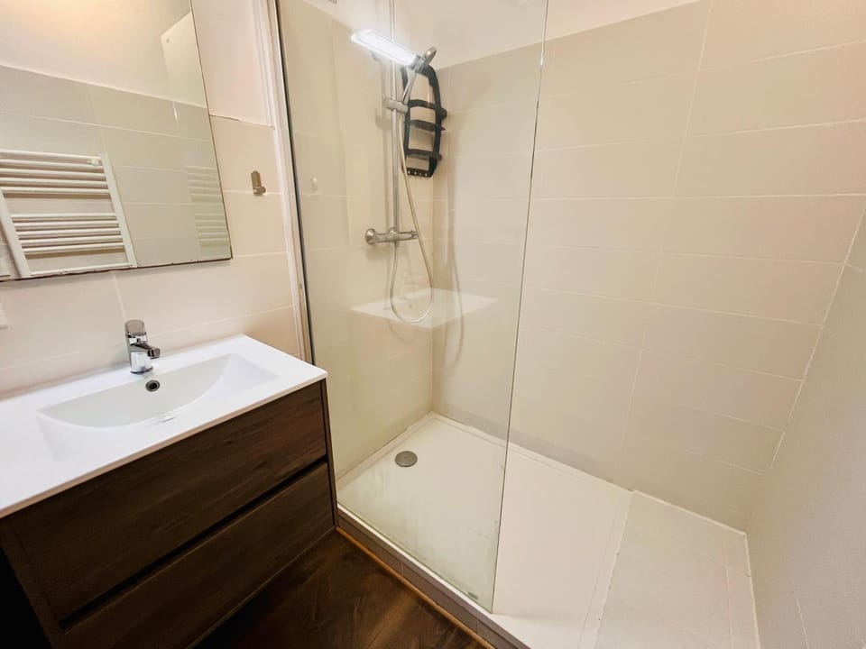 Shower, Bathroom