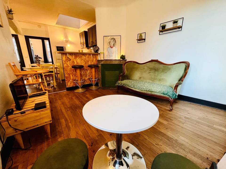 Living room, Seating area