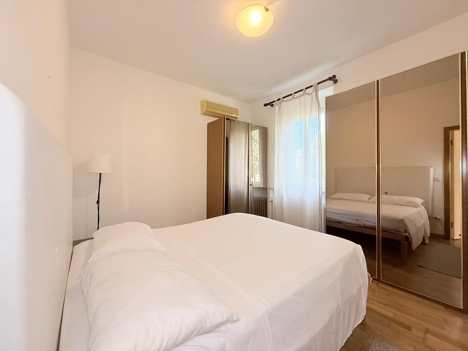 SE224 - Senigallia, ampio e luminoso appartamento con giardino Apartment in Senigallia