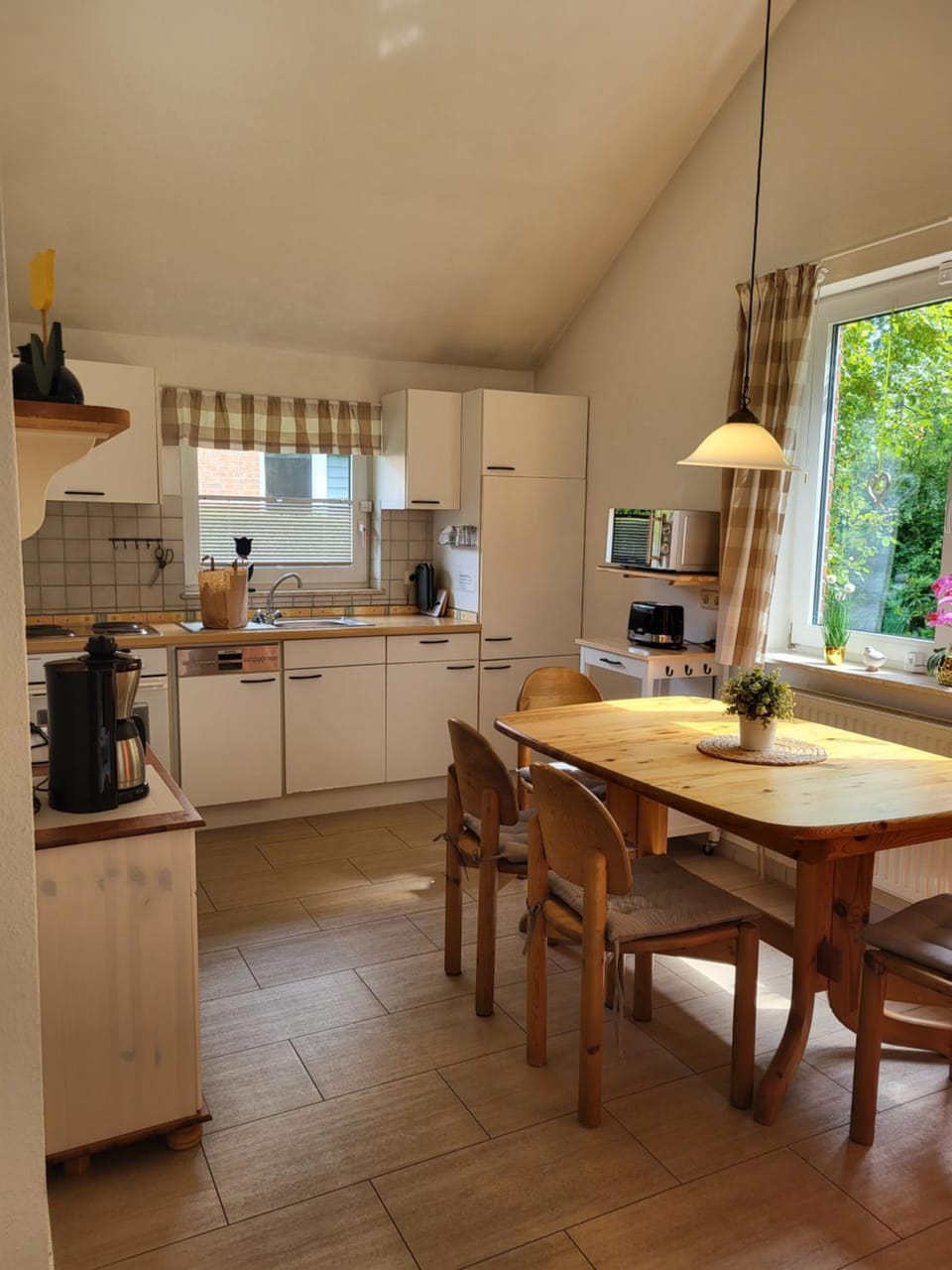 Kitchen or kitchenette, Dining area, dishwasher, oven, stove, toaster