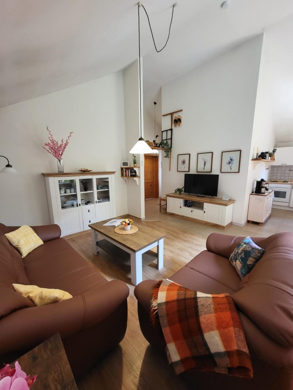 Communal lounge/ TV room, TV and multimedia, Living room
