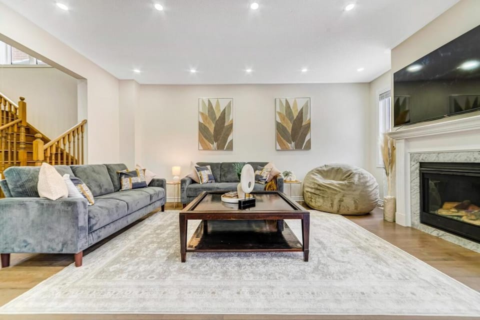 Luxury 5 Star Stay in Brampton Ideal for Groups! House in Halton Hills