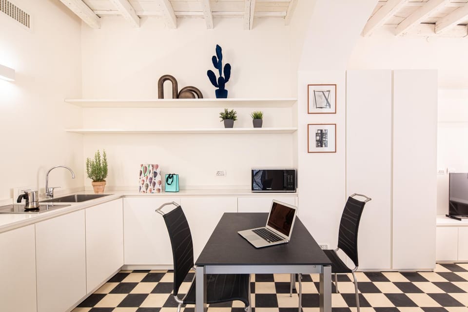 Dining area, kitchen