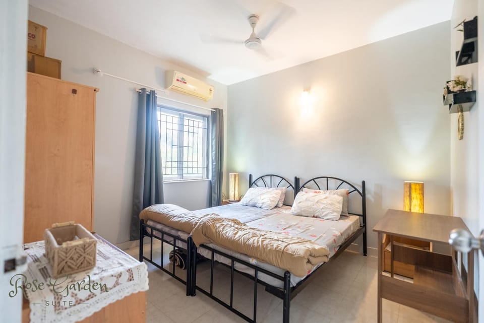 Bed, Photo of the whole room, Bedroom, wardrobe, air conditioner