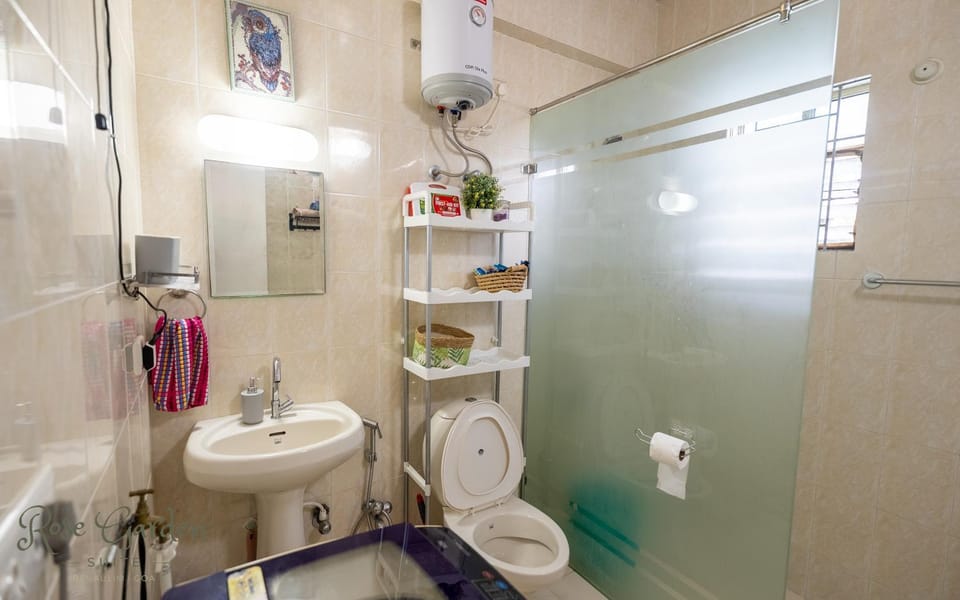 Shower, Toilet, Bathroom, bidet, towels