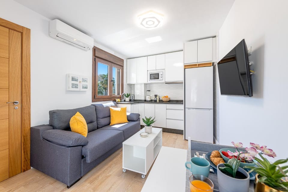 797 HOLIDAY RENTALS - Carrasco Beach House in Torremolinos