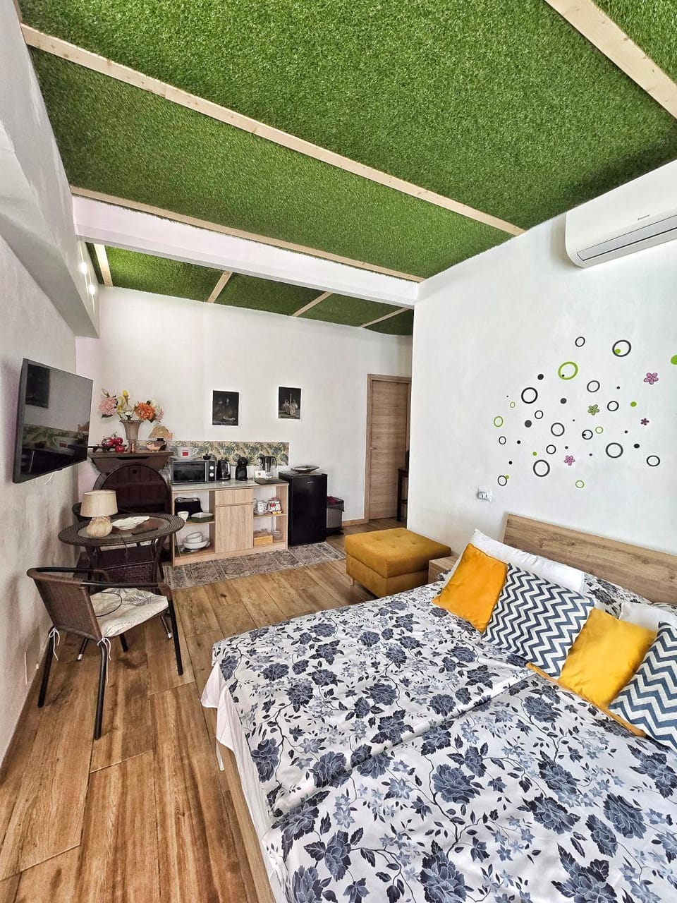 Living room, Bedroom