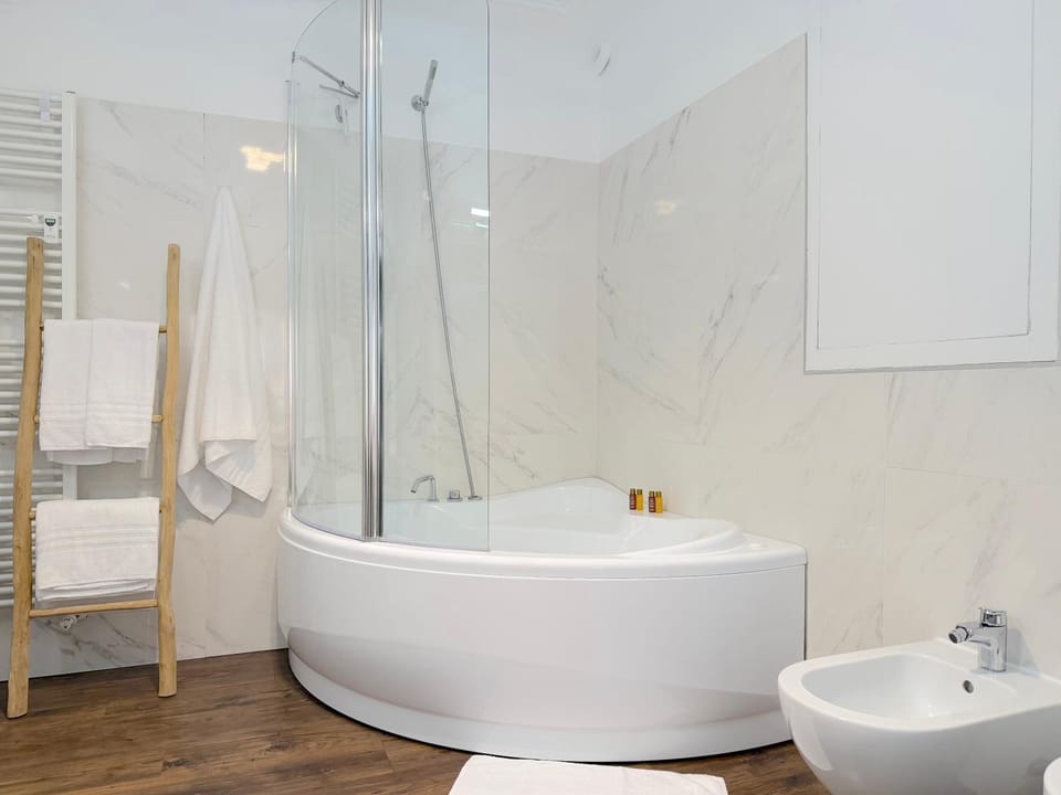 Hot Tub, Bathroom, Bath, bidet