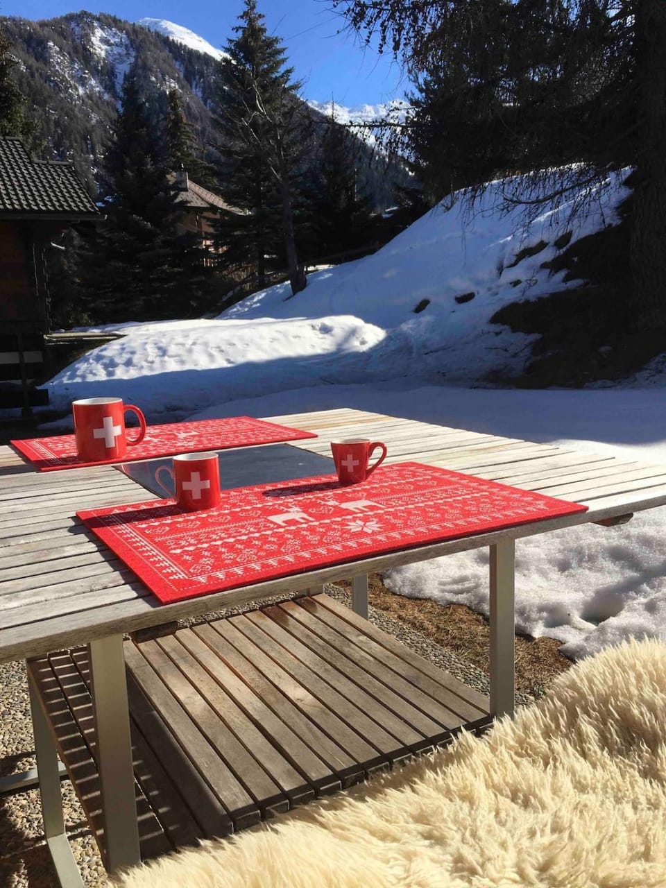 Chalet with stunning views, ideally located, deer nearby, ideal for families, not suitable for groups Chalet in Riddes