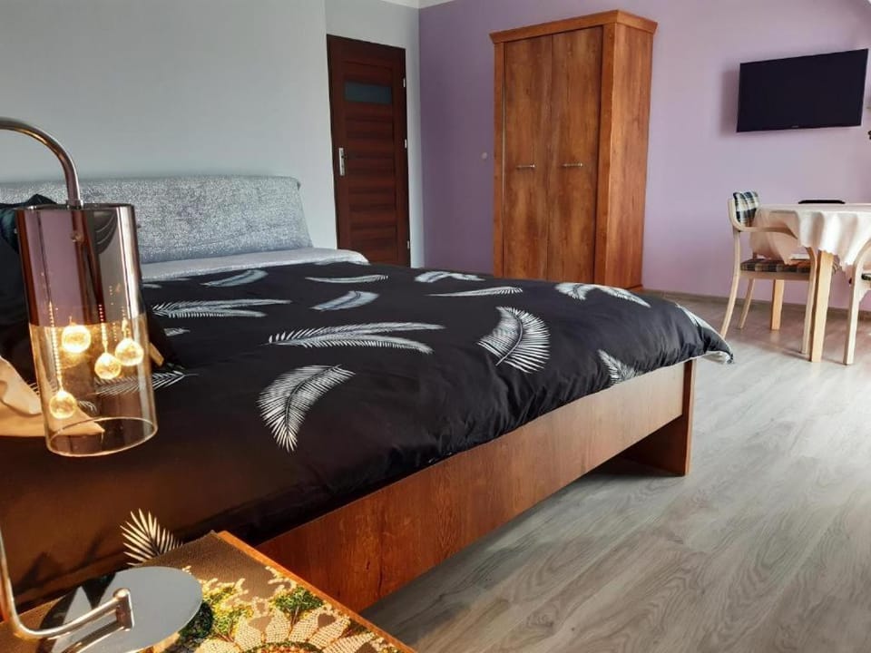 Bed, Photo of the whole room, wardrobe