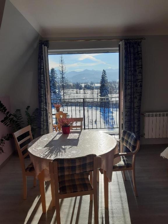 Balcony/Terrace, Mountain view