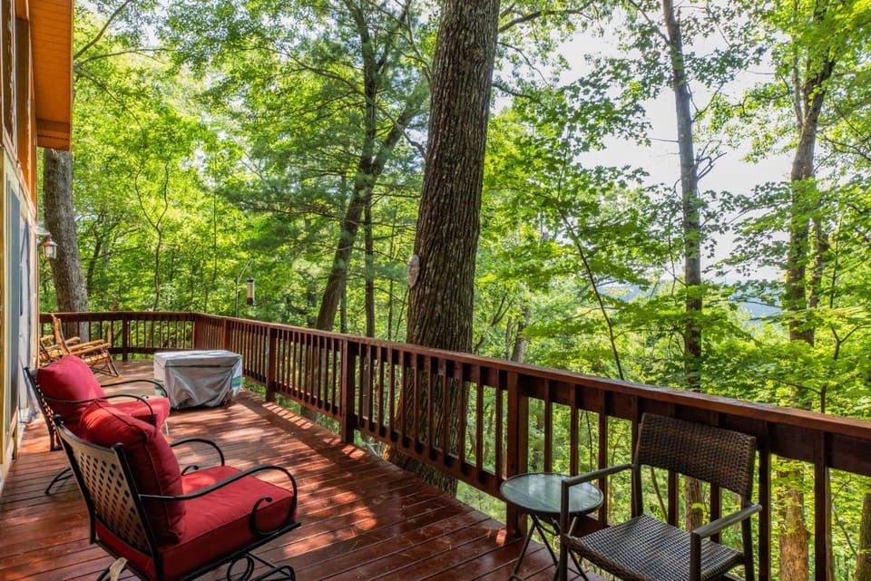 Tatra Nest - Powder Horn Mountain House in Watauga