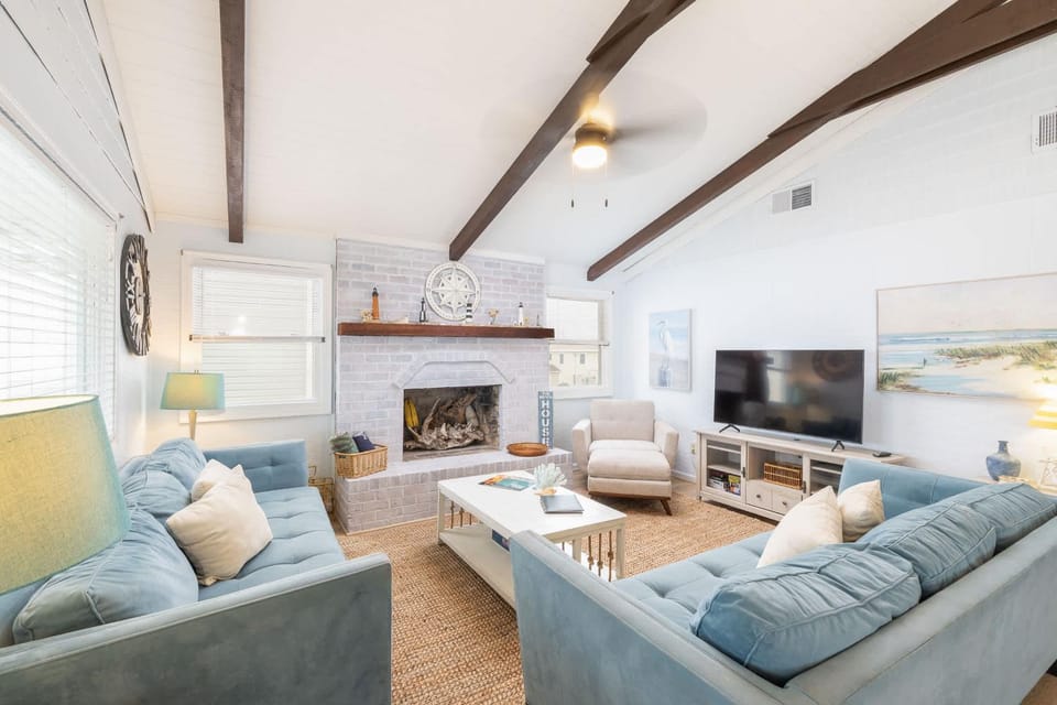 New Listing Walk to Beach Hot Tub & Games House in Kill Devil Hills