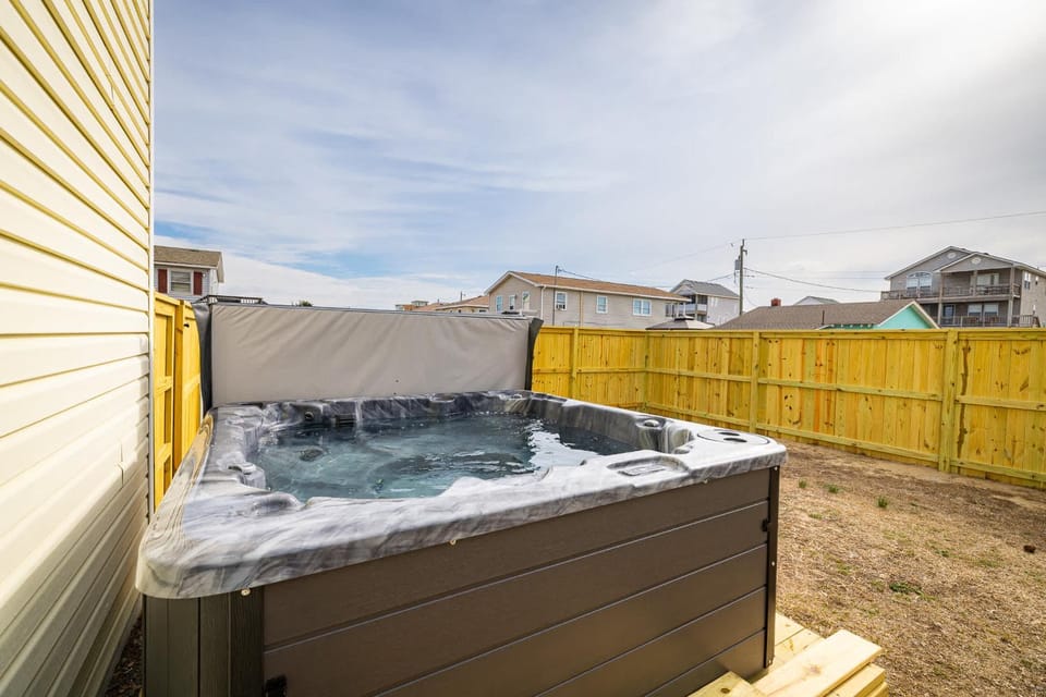 New Listing Walk to Beach Hot Tub & Games House in Kill Devil Hills