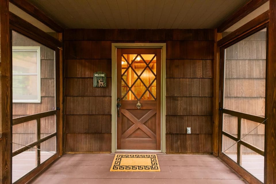 Cheery on Top! Powder Horn Mountain House in Watauga