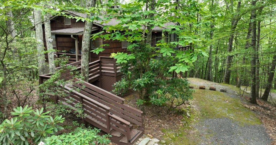 Cheery on Top! Powder Horn Mountain House in Watauga