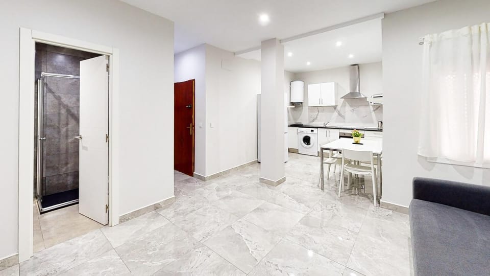 Kitchen or kitchenette, Living room, Lounge or bar, Dining area, minibar, oven, stove