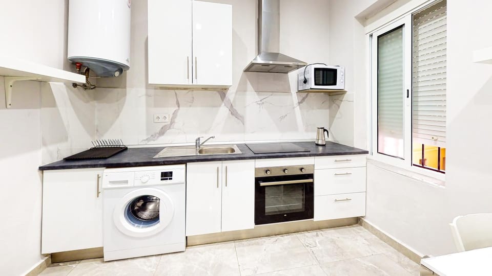 Kitchen or kitchenette, dishwasher, minibar, oven, stove, toaster, washing machine, dryer
