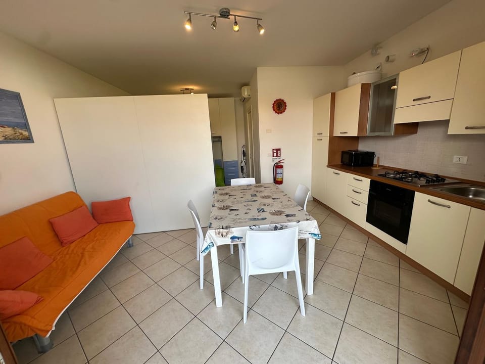 Kitchen or kitchenette, microwave, oven, kitchen