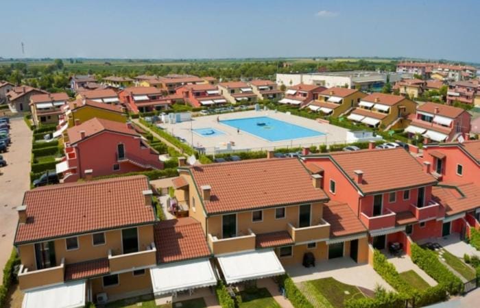 Property building, Swimming pool