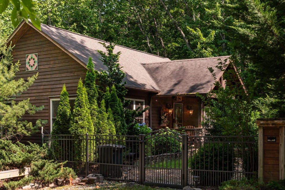 Mountain Daze - Powder Horn Mountain - Hot Tub House in Watauga
