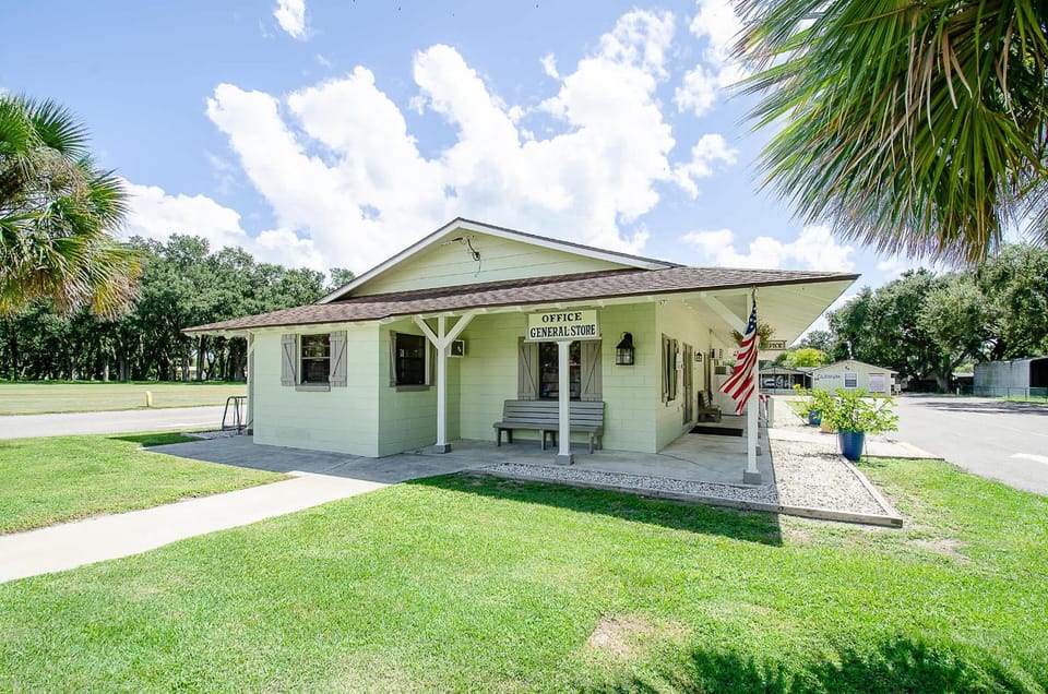 Garden Breeze Retreat Campground/ 
RV Resort in Winter Garden