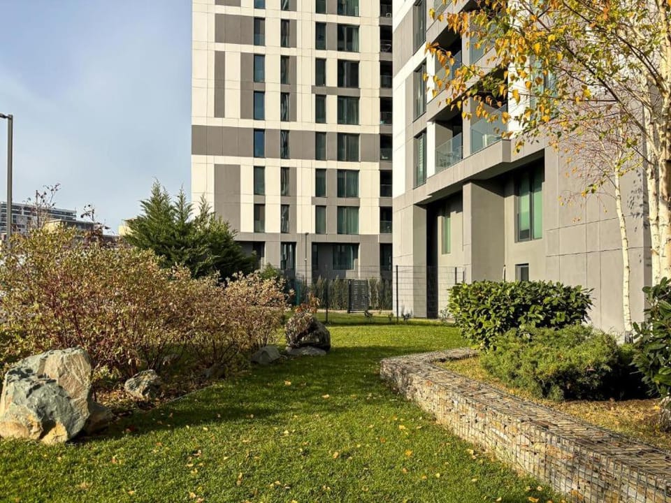 Property building, Neighbourhood, Garden, Inner courtyard view