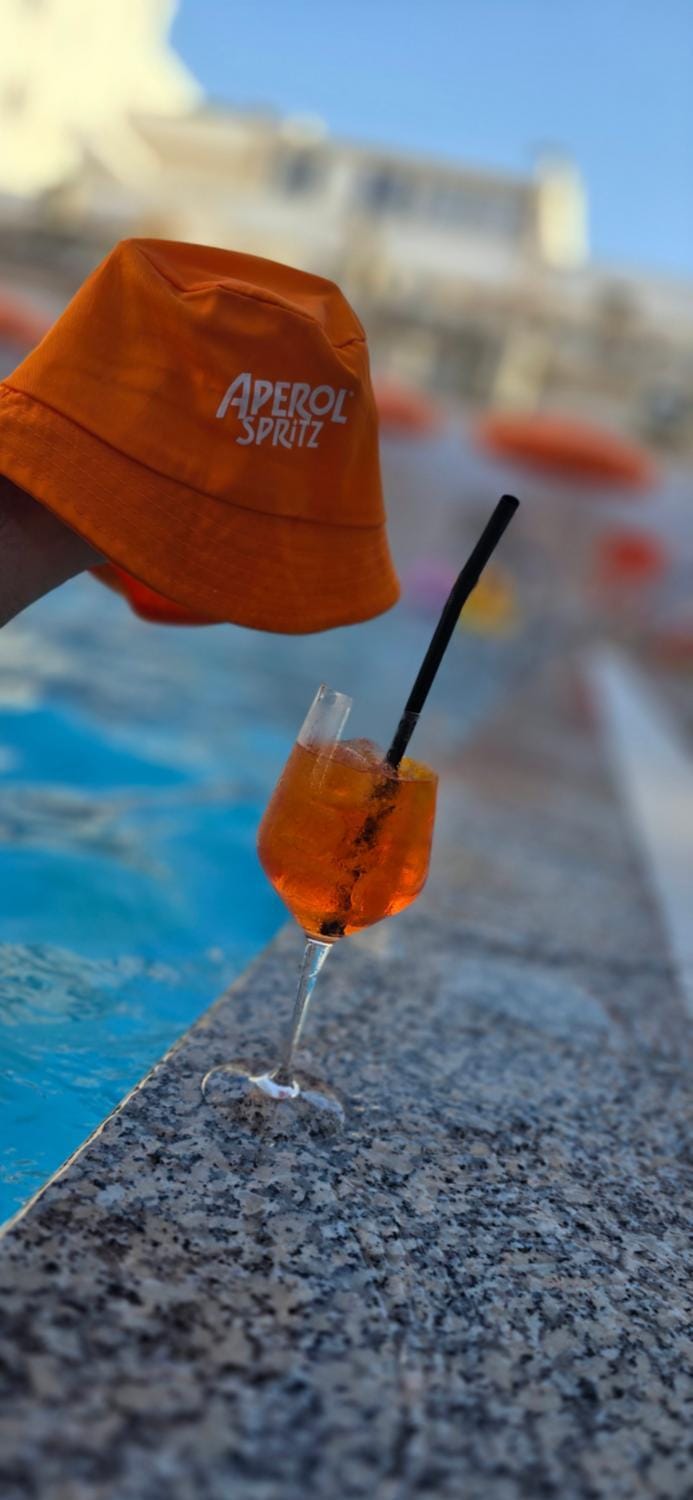 Day, Swimming pool