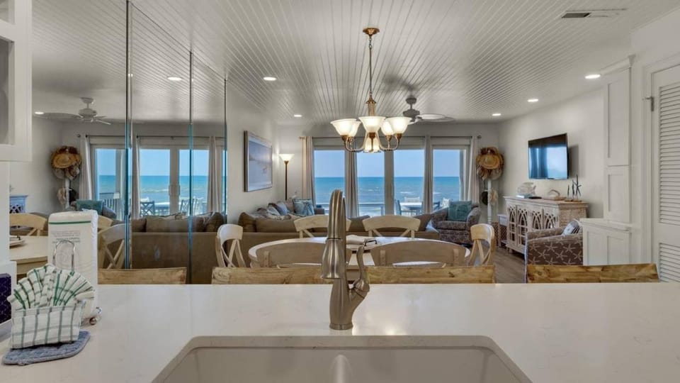 Beachfront, Bikes, Cloud 9, Sleeps 11, 30A House in Seacrest