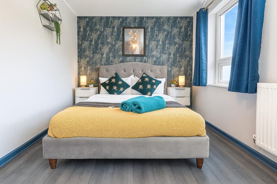 Free Parking and Garden 3 Bedroom Sleeps 8 guests House in Nottingham