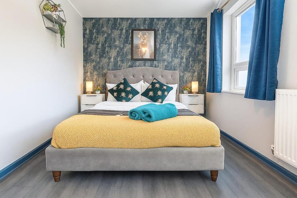 Free Parking and Garden 3 Bedroom Sleeps 8 guests House in Nottingham