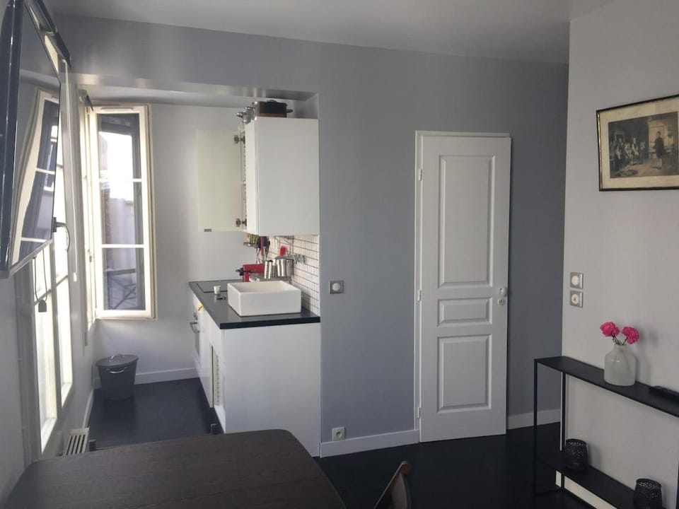 Lovely studio in Ste-Marthe village Apartment in Paris