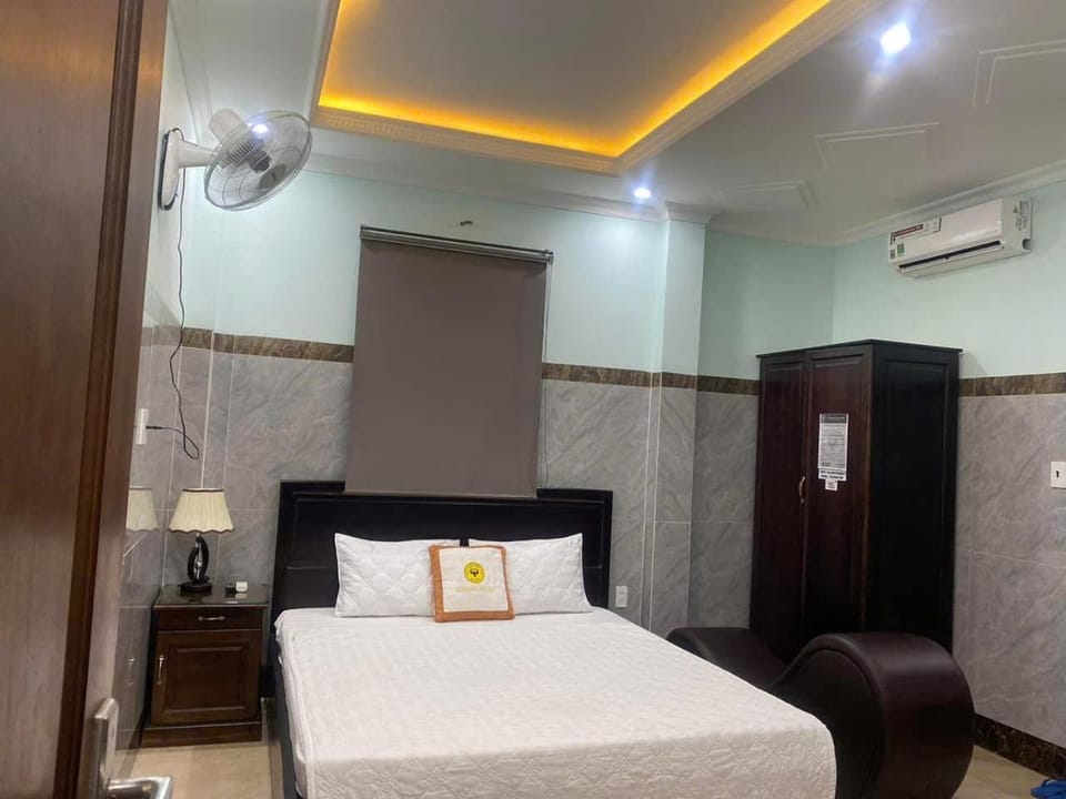 Bed, Photo of the whole room, Bedroom, air conditioner