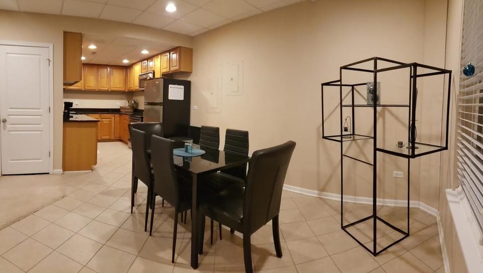 The Valley View 2 Bedroom Suite with Kit and Private Entry Apartment in Bolingbrook