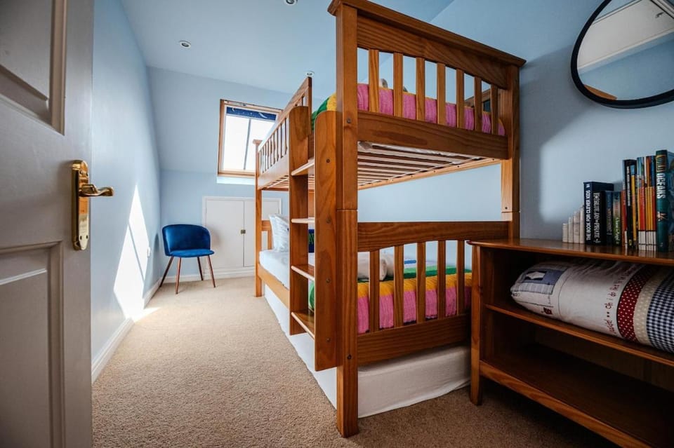 Seaside Townhouse with Parking near Viking Bay House in Broadstairs