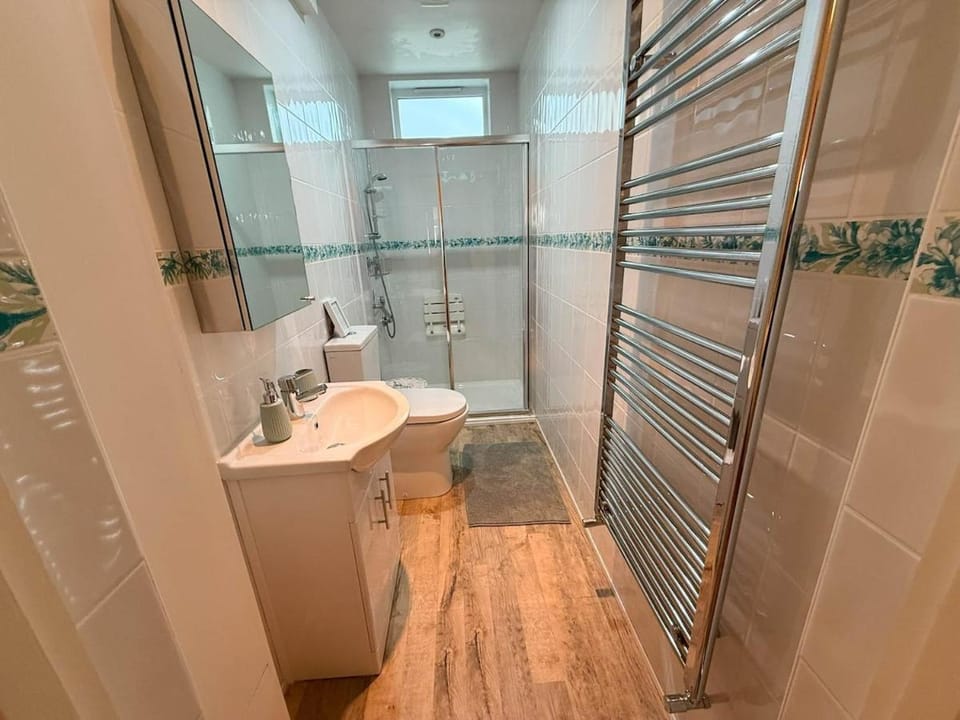 Seaside Townhouse with Parking near Viking Bay House in Broadstairs