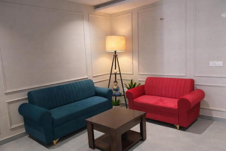 Modern Cozy Studio with King Bed & Kitchenette Apartment in Punjab, India