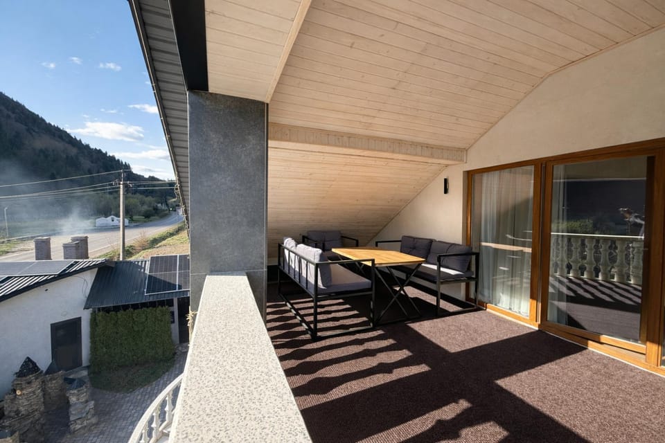Natural landscape, Balcony/Terrace, Seating area, Mountain view