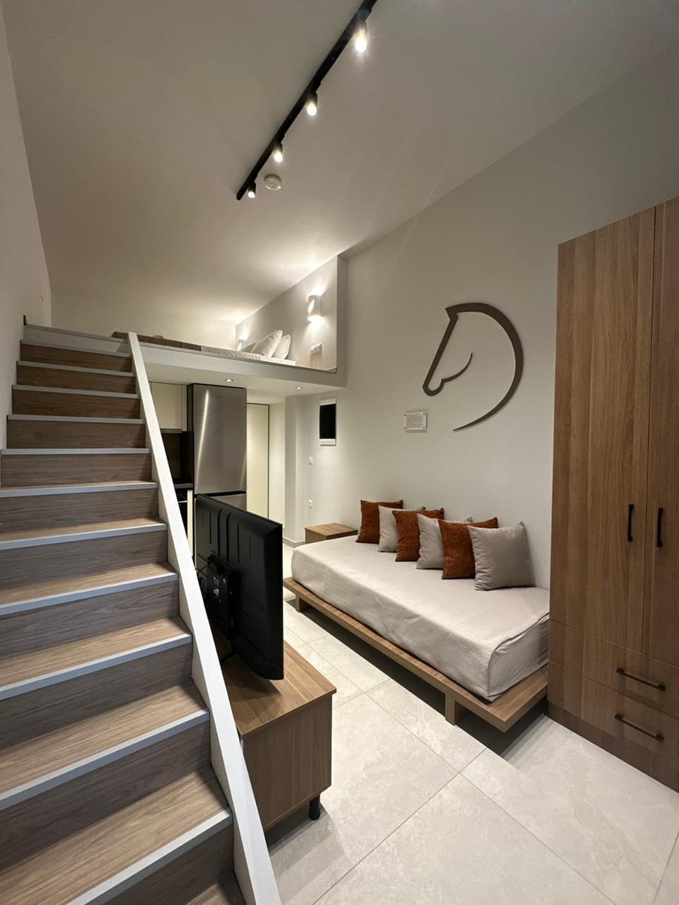 Bed, Living room, Photo of the whole room, Seating area, Bedroom